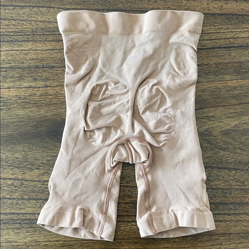 NEW SKIMS Seamless Sculpt Shapewear Shorts Womens XS Tan NWOT - Picture 2 of 5